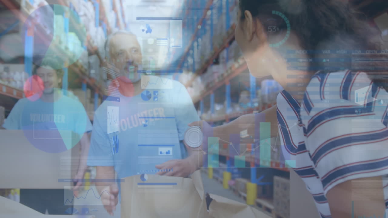 창고에서 일하는 사람들에 대한 금융 데이터 처리의 애니메이션