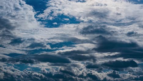 lapso de tiempo de nubes blancas con cielo azul