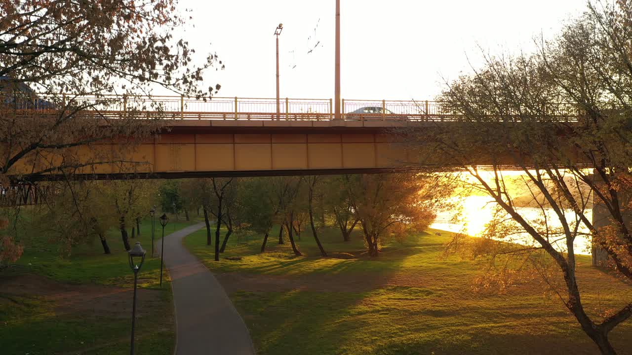 vista aérea del casco antiguo de kaunas durante la puesta de sol