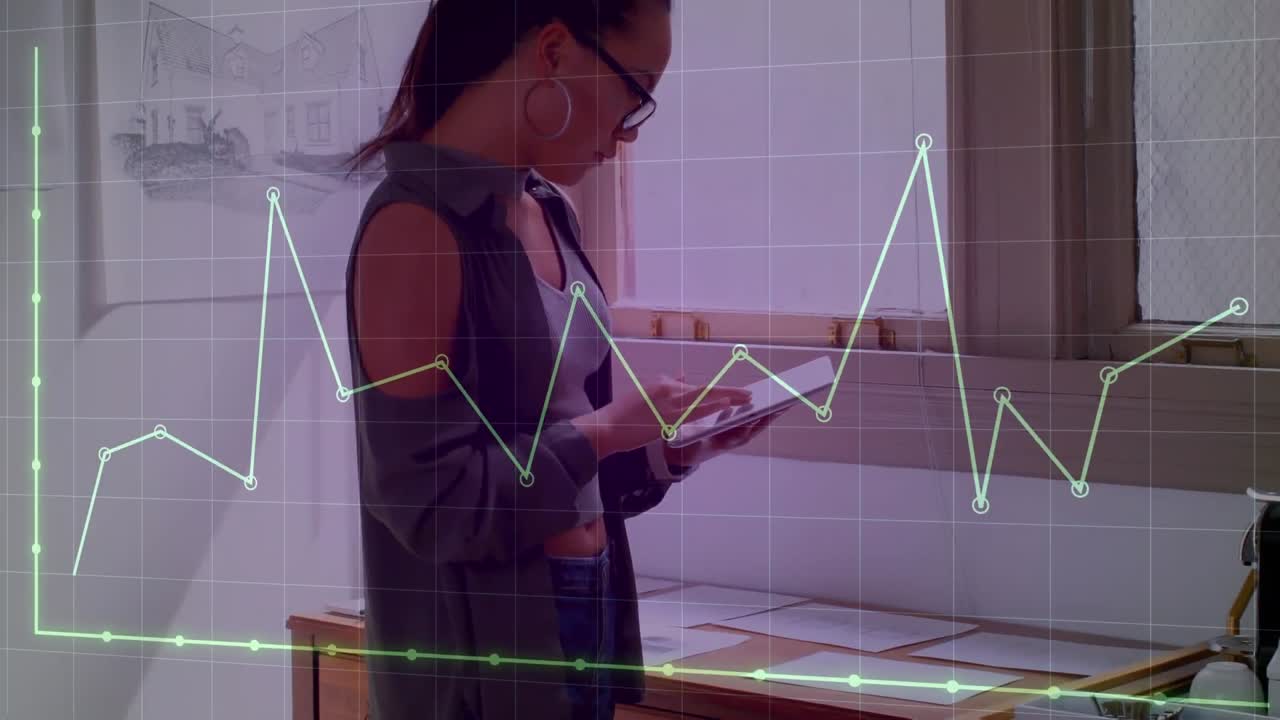 animación del procesamiento de datos financieros sobre una mujer de negocios