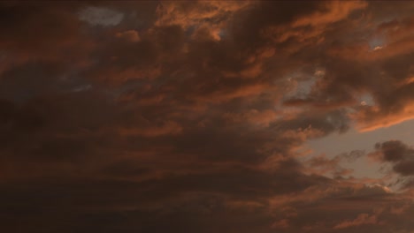 Zeitraffer-Eines-Dramatischen-Sonnenuntergangs-Mit-Orangefarbenem-Himmel,-Wunderschöner-Sonnenuntergang,-Goldener-Himmel,-Wunderschöner-4K-Zeitraffer-Eines-Majestätischen-Sonnenaufgangs-Oder-Sonnenuntergangs,-Wolken,-Himmelslandschaft,-Erstaunlich-Buntes-Licht-Der-Natur,-Himmelshintergrund