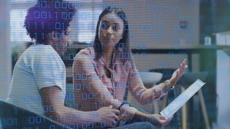 animación del procesamiento de datos financieros sobre diversas personas de negocios discutiendo el trabajo en la oficina