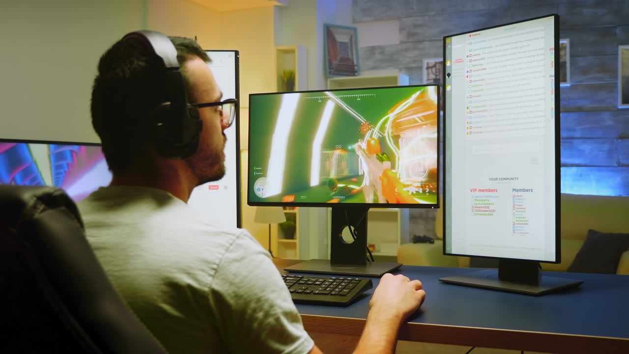 그의 승리에 대해 흥분 된 프로 게이머의 뒷면