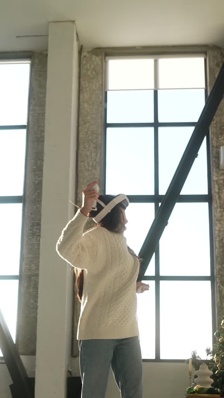 현대적인 인테리어에서 vr 게임을 하는 여성