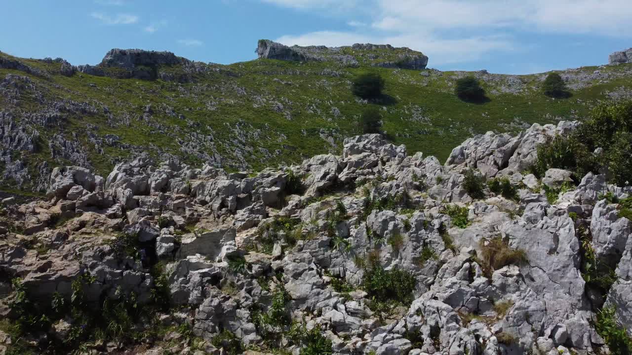 montañas junto al mar en el norte de españa