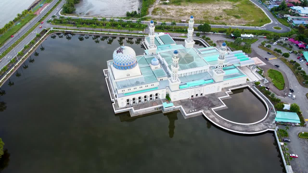 mezquita de la ciudad de kota kinabalu en sabah, borneo, malasia