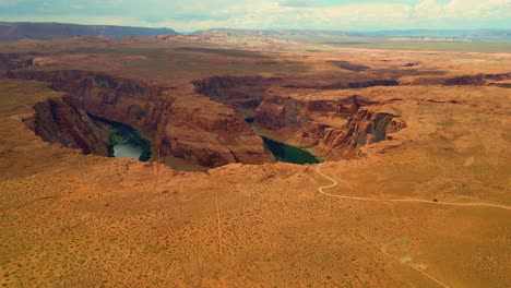 Colorado-River-Canyon,-Beautiful-Dramatic-Panorama-of-Horseshoe-Bend,-Desert-Landscape