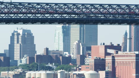 traffic on williamsburg bridge with manhattan skyline