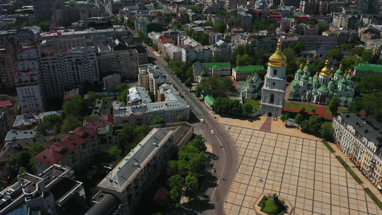 vista aérea de la catedral de santa sofía de kiev y la plaza circundante