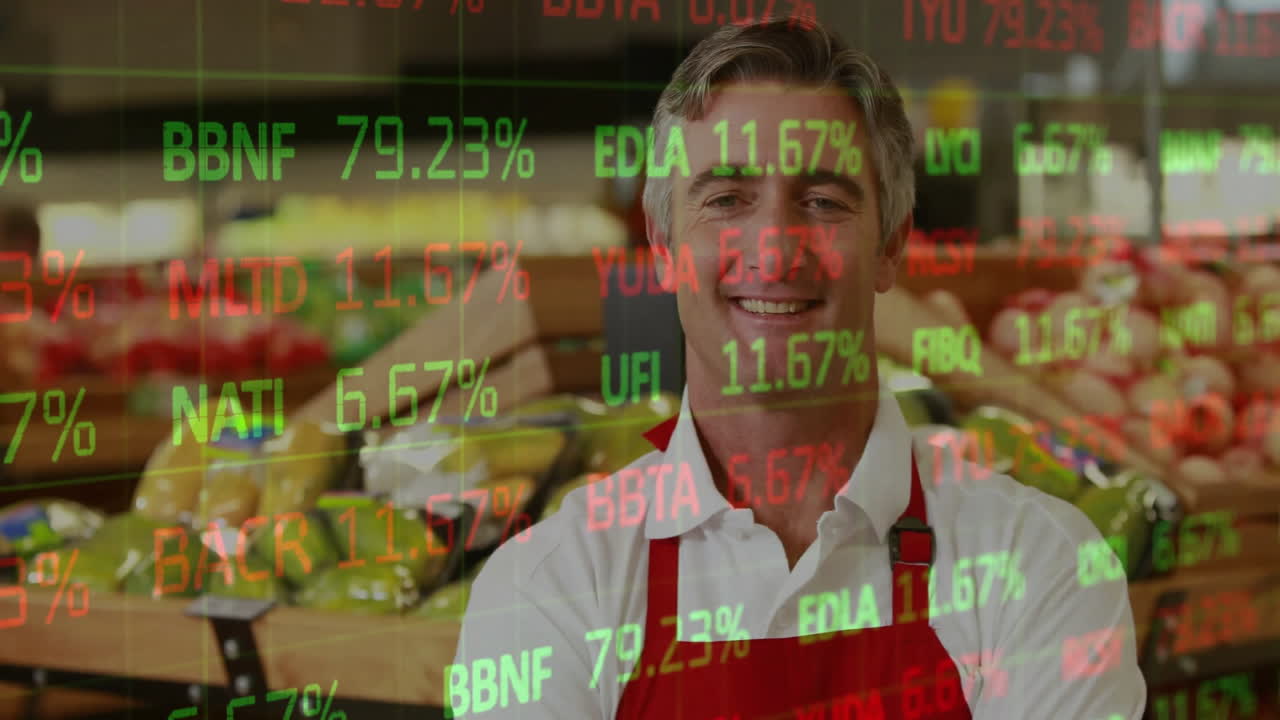 Animasjon av aksjemarkedsdata over smilende mann i matbutikk
