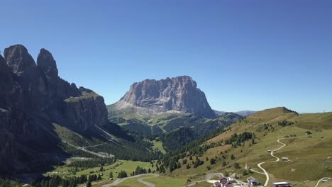 toma aérea de paso di gardena drone