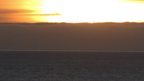atardecer rojo dorado naranja cielo horno océano