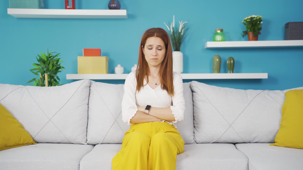 una joven infeliz e inquieta.