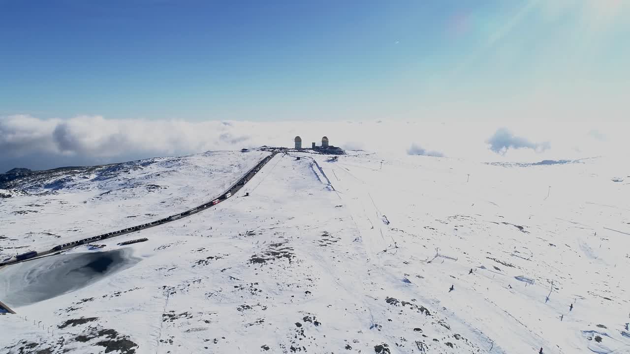 serra da estrela en portugal. el pico de la montaña torre