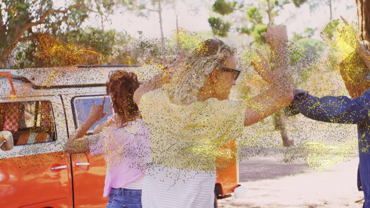 animación de puntos sobre diversos amigos bailando