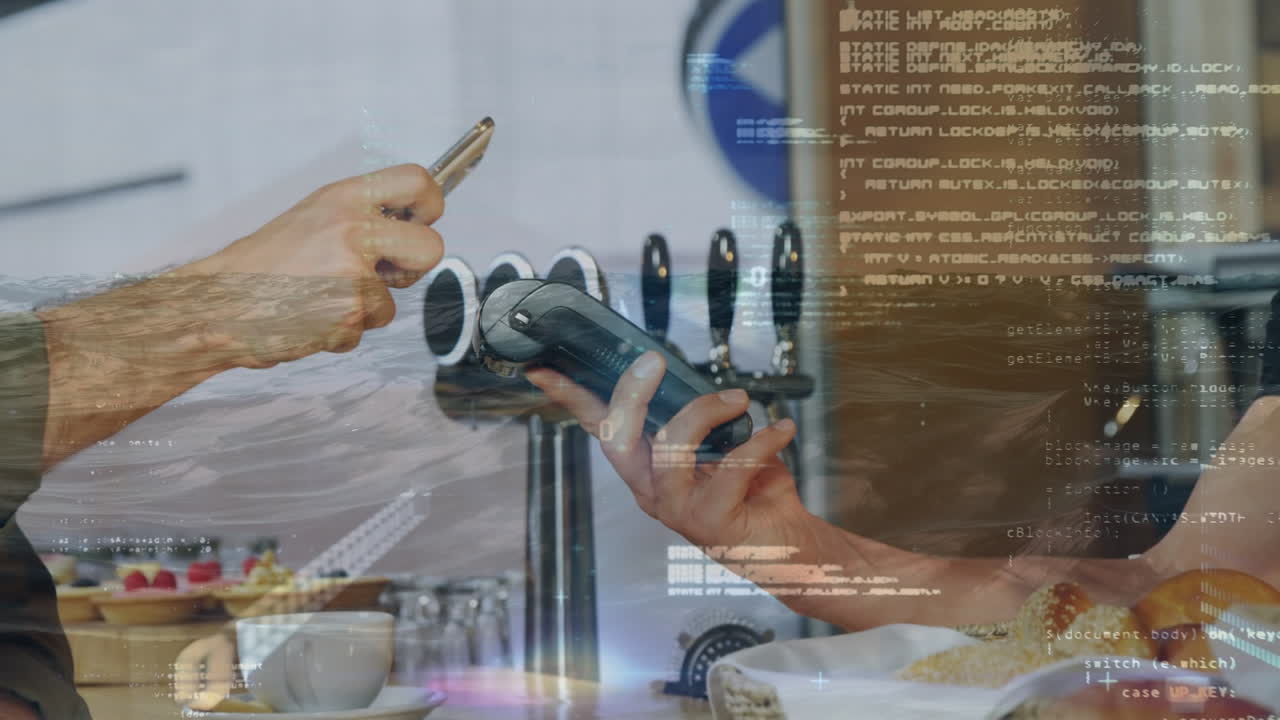 procesamiento de datos contra la sección media de un hombre haciendo un pago usando su teléfono inteligente