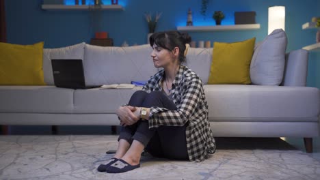 la mujer en duelo está pensando y sufriendo de depresión.