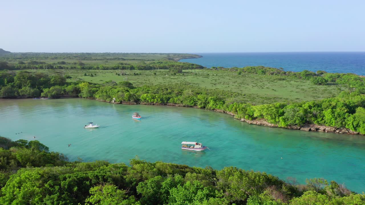 Vista panoramica aerea della spiaggia Diamond nella Repubblica Dominicana.