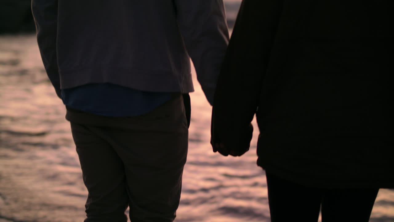 해가 지는 곳으로 걸어가고