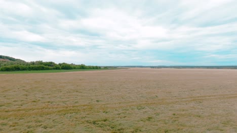 paisaje rural con ríos y campos