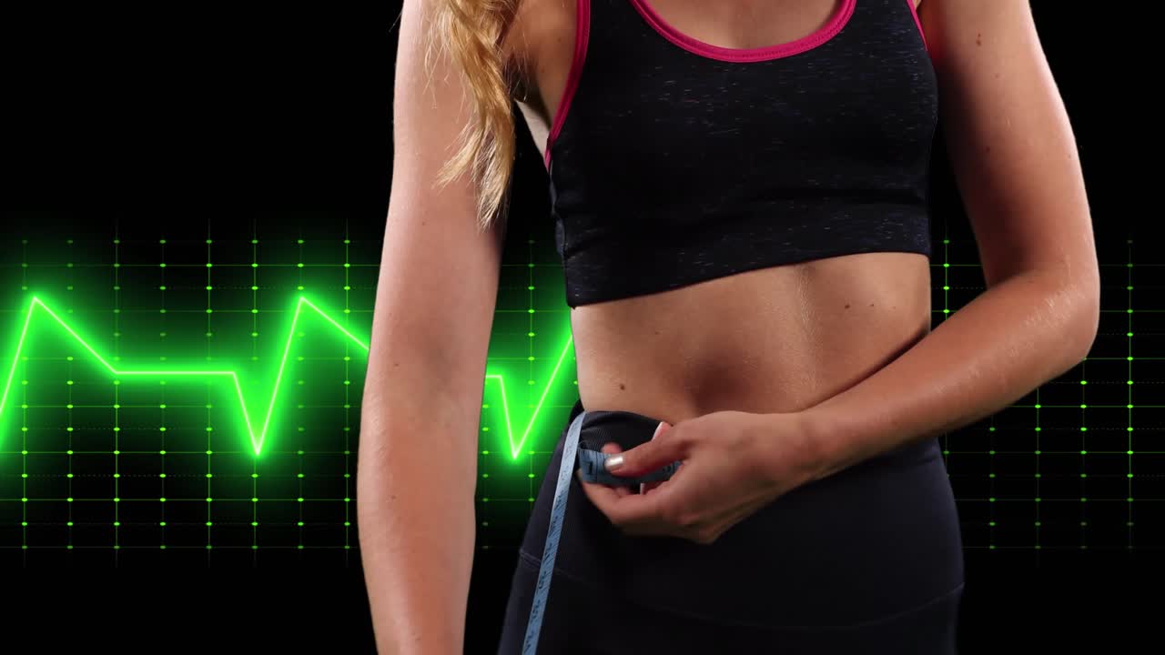 animación de cardiógrafo sobre mujer caucásica midiendo la cintura