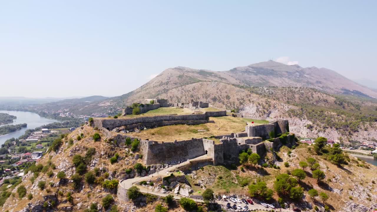Bir Tepenin Üzerindeki Kalenin Hava Manzarası