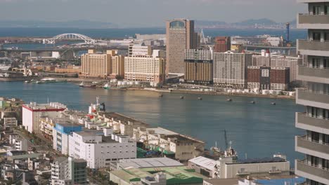 ozaka, japón. toma aérea del distrito de edificios centrales