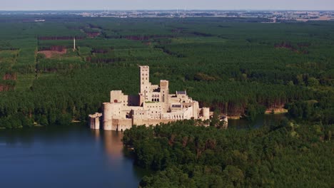 Castle-Stobnica-Poland-Wielkopolska,-nature