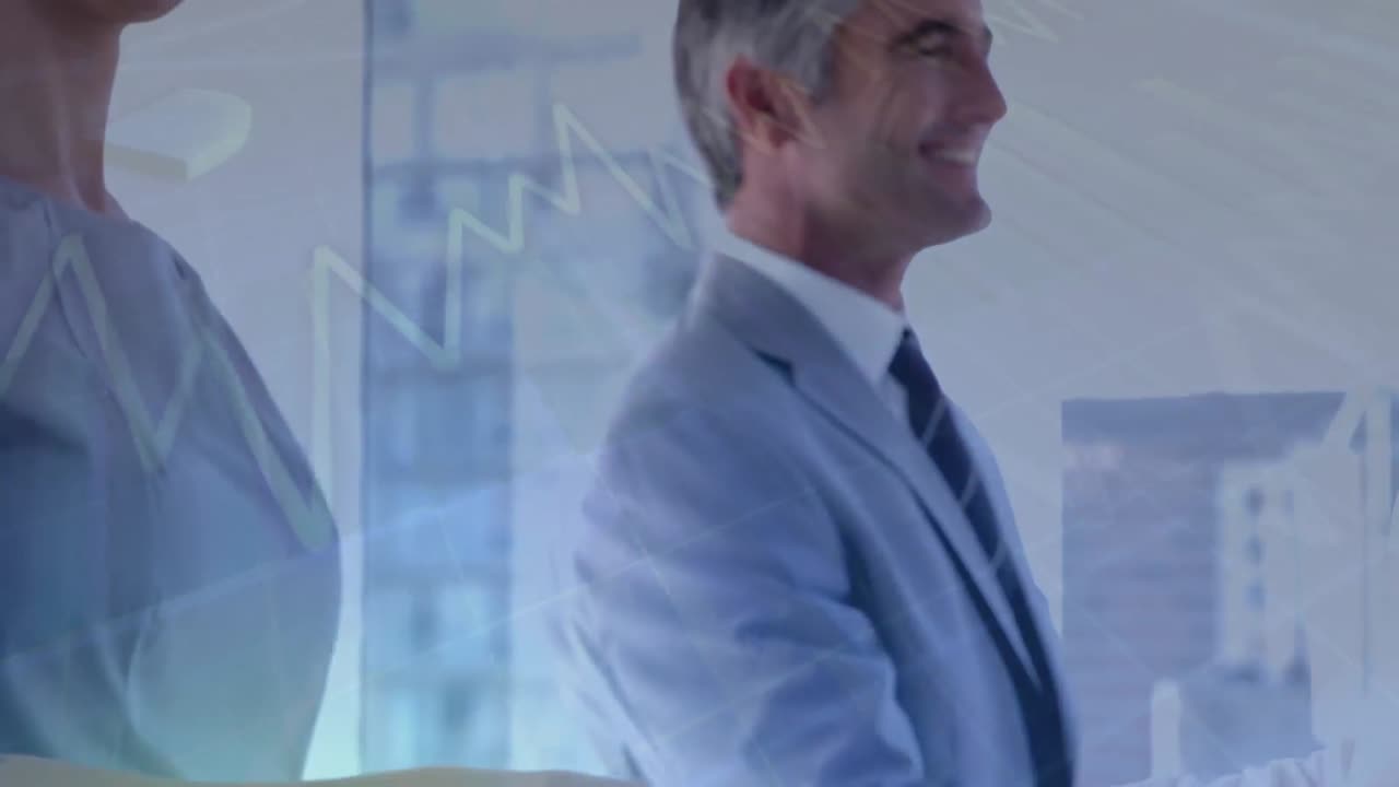 procesamiento de datos estadísticos contra la sección media de un hombre de negocios y una mujer de negocios que se dan la mano