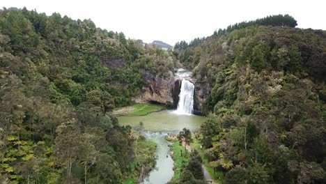 Disparando-@hunua-Falls-En-Auckland-Nueva-Zelanda-Usando-Dji-Mavic-Pro