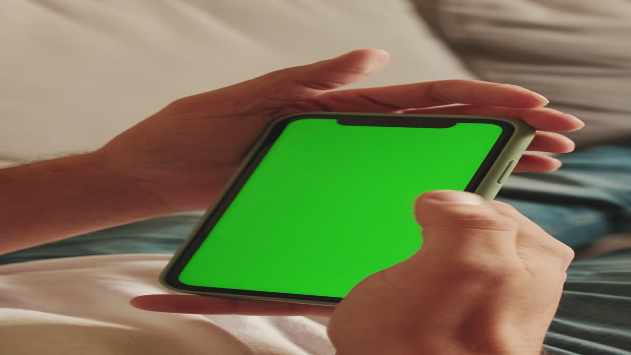 Smartphone con schermo verde