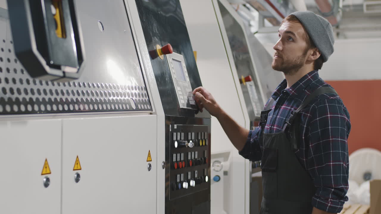 ingeniero de comprobación de equipos de máquinas