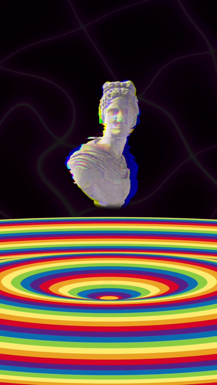 Animazione di statue su superficie circolare colorata in movimento con sfondo scuro.