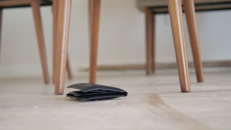 lost wallet on the floor of a restaurant