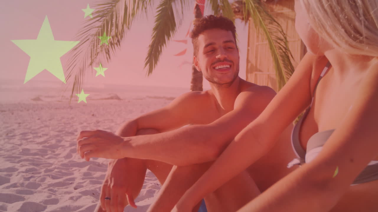 해변에 앉아, 중국 발 애니메이션 오버레이와 함께 나무 에서 휴식을 취하는 커플