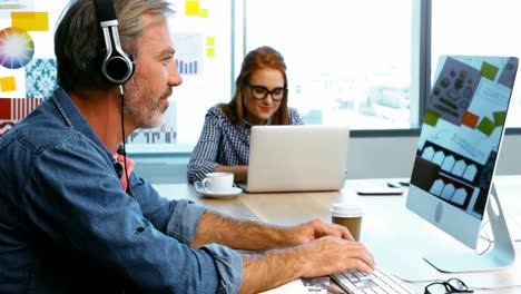 Graphic-designers-sitting-at-the-table-and-working-in-the-office