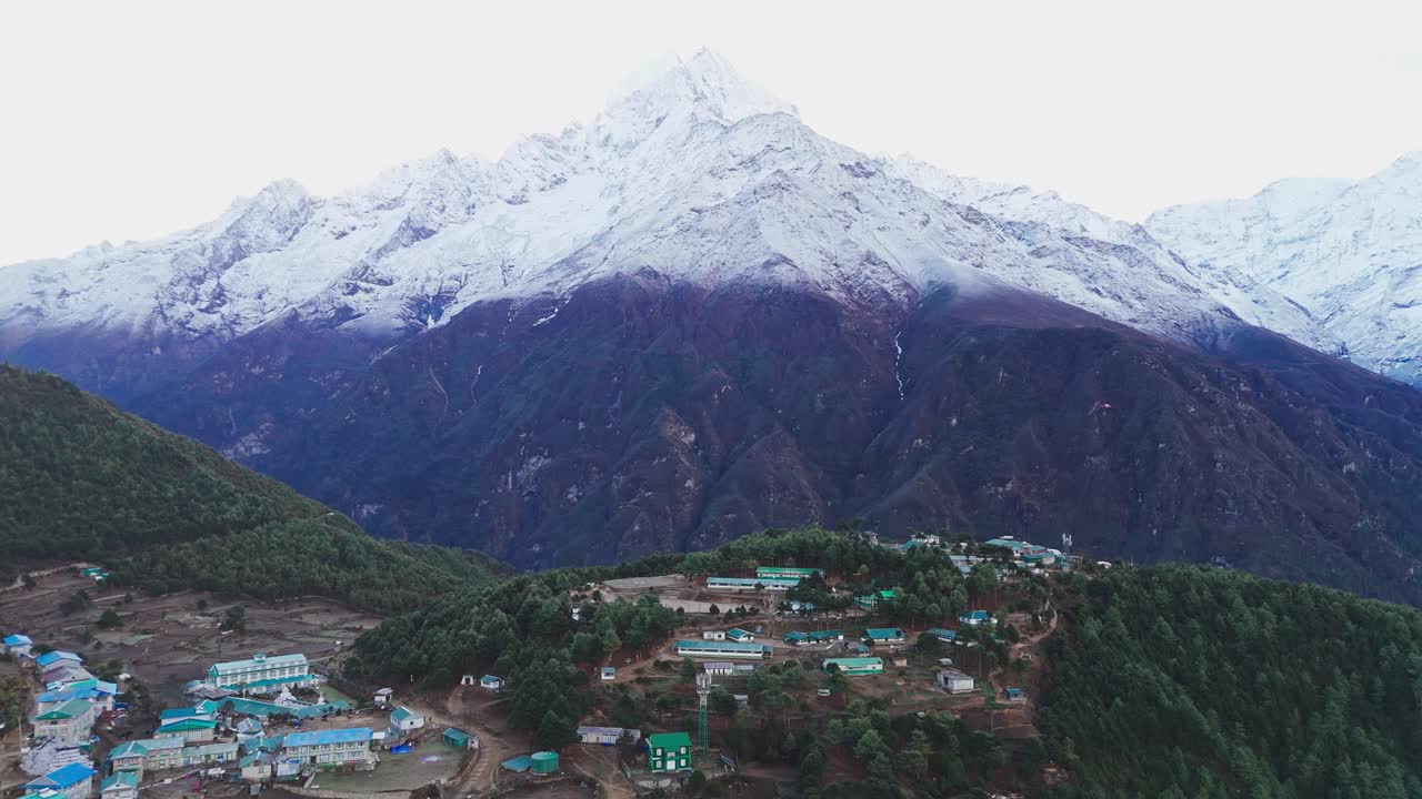 A breathtaking drone shot from Namche Bazaar reveals panoramic views of the Himalayan range, including snow-covered peaks seen along the Everest Base Camp trek in Nepal’s Khumbu region.