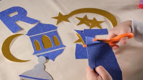 cutting ramadan ornament