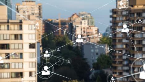 animación de la red de conexiones con las personas iconos sobre el paisaje urbano