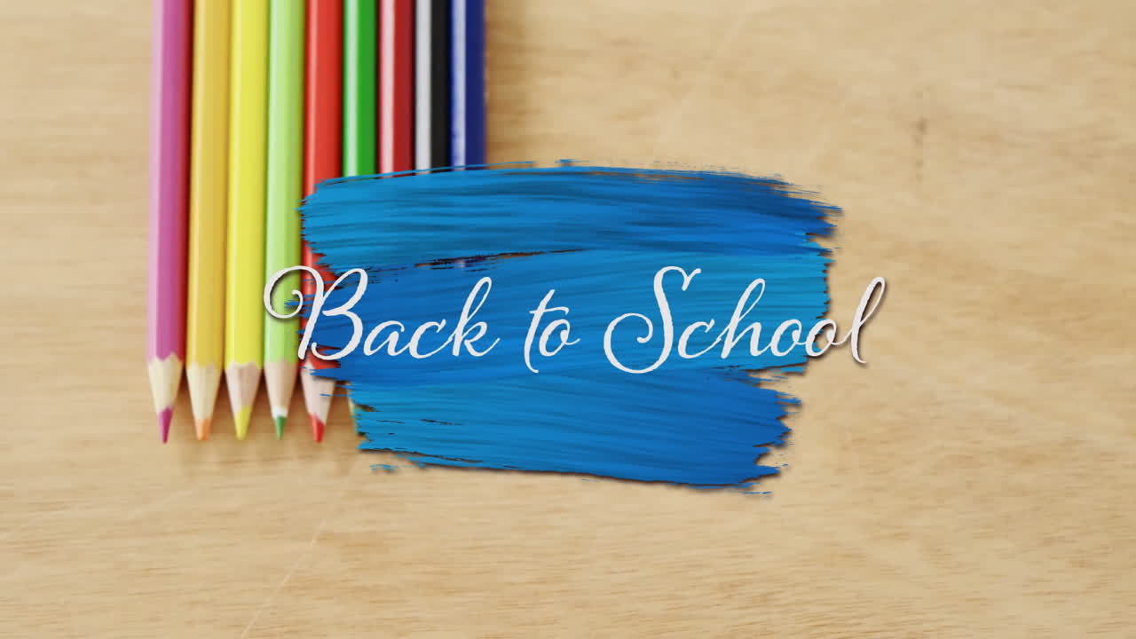 나무 바탕에 연필로 학교로 돌아가는 텍스트의 애니메이션