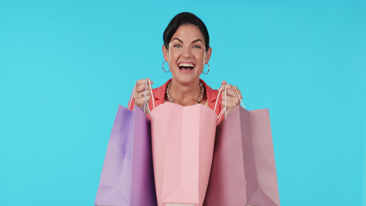 와우, 쇼핑 가방이나 행복한 여자 흥분