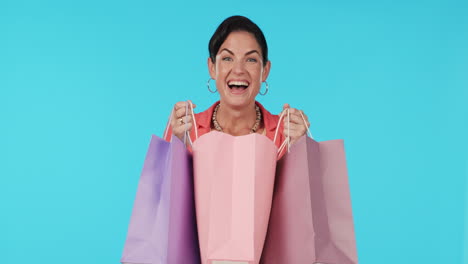 wow, bolsas de compras o mujer feliz emocionada