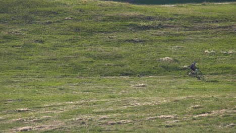 Mountain-biker-riding-in-a-trail