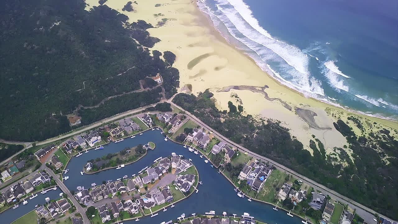 해변에 집을 짓는 것이 가장 좋은 결정입니다.