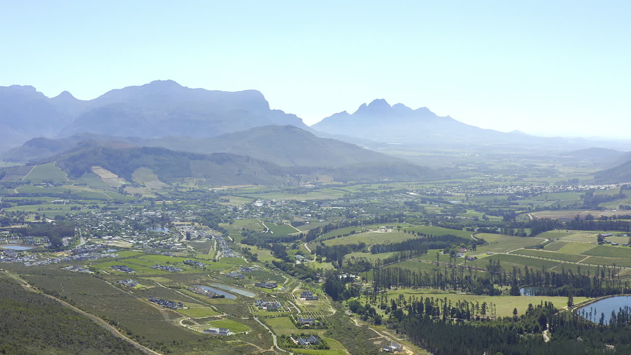 시골 생활 방식을 체험해 보세요.