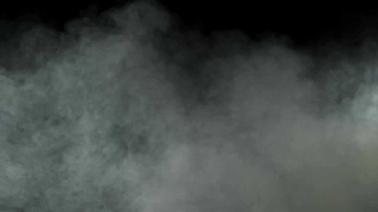 Fumo bianco realistico o nebbia che si diffonde su sfondo nero