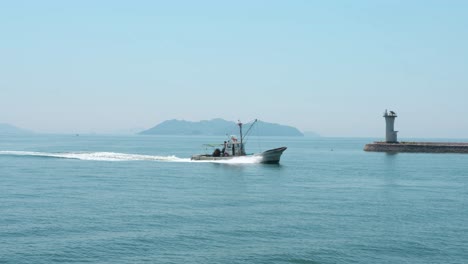 fishing boat in tomonoura port