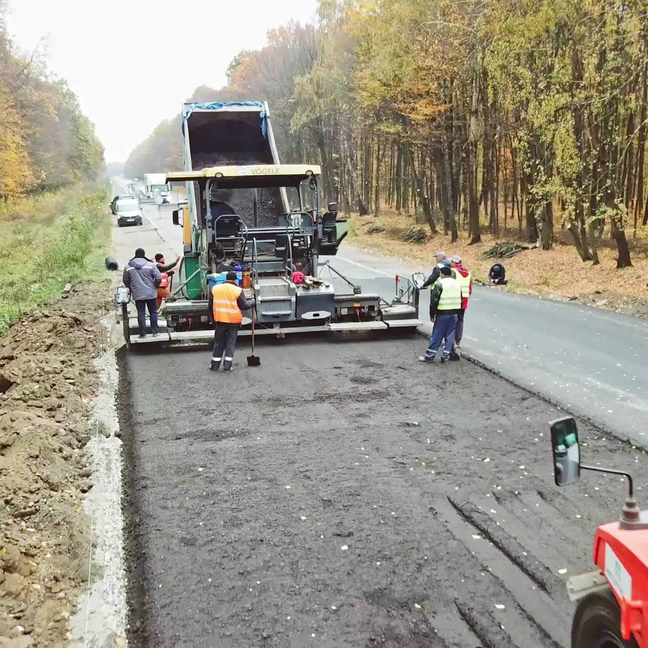 건설 현장에서의 롤러 도로
