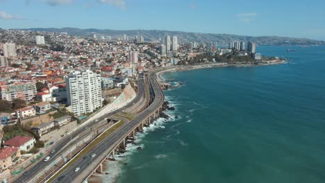 Cars-Driving-Through-Avenida-España-In-Recreo,-Viña-Del-Mar,-Chile