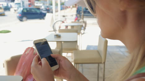 Woman-typing-and-sending-message-on-mobile